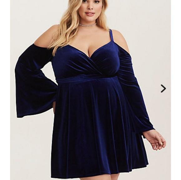 torrid Dresses & Skirts - New! 3x Torrid Blue Velvet Cold Shoulder Dress